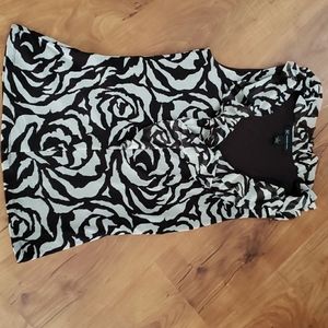 Ruffled edge no sleeve blouse